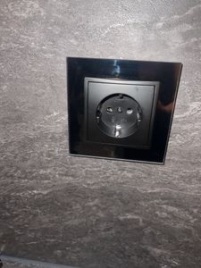 2-fach Steckdose Schwarz Komplett mit Glasrahmen Schuko 230V QUADRA Kunden-Foto 1