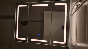 GIHAUVIA Spiegelschrank Bad LED mit 3-Farben-Beleuchtung 80x60x14 cm Touch 3-türig Rasiersteckdose Badezimmerspiegel Schrank Kunden-Foto 1
