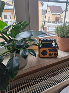 16000mAh Solar Notfallradio mit Handkurbel und AM/FM, tragbares Kurbelradio mit LED Licht, USB Powerbank, SOS Alarm, Solarladung für Camping, Outdoor Kunden-Foto 1