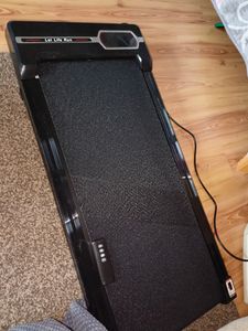 Laufbänder Walking Pad - Elektrisches 2.5PS Laufband für den Heimgebrauch bis zu 120KG - 1-8 km/h - LED Display - schwarz Kunden-Foto 2