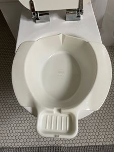 Relaxdays zitbad voor toilet, opvouwbaar, afmetingen: 12x36x39 cm, inzetbaar als bidet voor persoonlijke hygiëne, kunststof, wit/grijs Klantenfoto 2