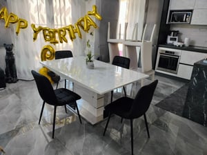 CLP Esszimmerstühle 4er Set gepolstert Antibes, Küchenstühle Samtbezug mit Rückenlehnen und schwarzen Metallgestellen, bis 150 kg belastbar, Farbe: creme Kunden-Foto 1