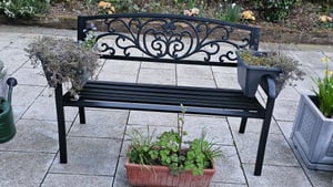 Yaheetech Gartenbank Parkbank Gartenmöbel mit Rückenlehne & Armlehne 3-Sitzer Metall Sitzbank Wetterfest bis 180 kg belastbar, Schwarz Kunden-Foto 1