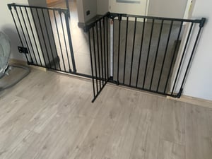 COSTWAY Barriera di sicurezza per scale, barriera di sicurezza per porte in 3 parti 74,5-198 cm, barriera per porte girevole a 270°, barriera per bambini con apertura a 180° in due direzioni, barriera per cani, bianca Foto del cliente 1