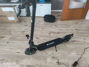 E Scooter s homologací, 350W motor, 8,5 palce do 120 kg, dojezd 30 km, LED 20 km/h, připojení APP, E Scooter s pohodlným tlumením nárazů Fotografie od zákazníka č. 8