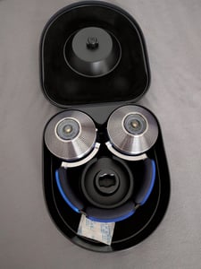Auriculares inalámbricos Dyson Zone, color azul ultramar/azul prusiano - Teléfono móvil Foto del cliente 2