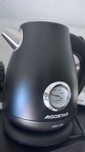 Aigostar Retro Edelstahl Wasserkocher mit Analoger Temperaturanzeige, 1,7L, 2200W Teekocher mit sichtbarer Wasserstandslinie Kunden-Foto 1