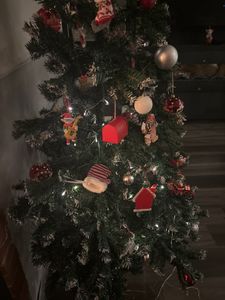 FCH Umelý vianočný stromček 213 cm, 870 konárov z PVC materiálu, špicatý vrchol biely nástrek Fotografia od zákazníka č. 24