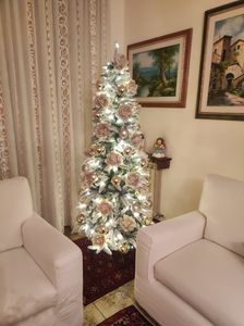 Yorbay 210cm Künstlicher Weihnachtsbaum Slim mit Beleuchtung LED Tannenbaum für Weihnachten-Dekoration, Schneebeflockt, Schmal, Weiß Kunden-Foto 14