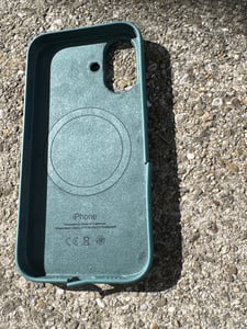 Apple iPhone 16 Silikon Case mit MagSafe – Denim, Cover, Apple, iPhone 16, 15,5 cm (6.1"), Blau Kunden-Foto 1