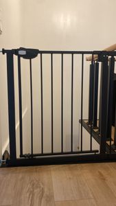 XMTECH Türschutzgitter Treppengitter Türgitter Treppen Absperrgitter Auto-Close für Kinder Baby Ohne Bohren, 85-95cm ,Schwarz Kunden-Foto 11