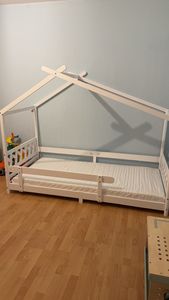 Merax Lit de maison 90x200cm avec protection antichute et sommier à lattes, lit d'enfant pour filles et garçons, lit de bébé garçon en pin massif, blanc Photo du client 1