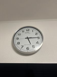 WT 8995 - Zegar ścienny sterowany radiowo Zdjęcie produktu od klienta nr 1