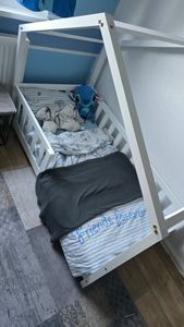 ML-Design letto casa per bambini 70x140 cm naturale, letto in legno con protezione anticaduta rete a doghe e tetto letto da gioco in legno di pino massiccio per bambini letto da terra Foto del cliente 1