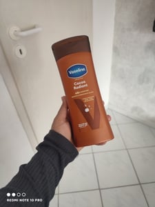 Intenzívna starostlivosť o telo Cocoa Radiant 400 - Vaseline Fotografia od zákazníka č. 1