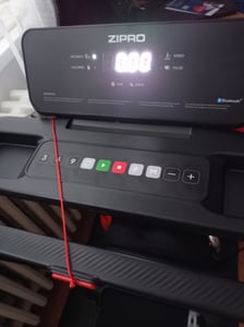Zipro Laufband Elektrisch Colt – Klappbares Fitnessgerät für Zuhause Bis 12 km/h & 3-Stufen Steigung Leiser Motor mit Dämpfungssystem & Pulsmessung Kunden-Foto 3