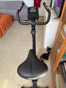Zipro Heimtrainer Fahrrad Drift – Magnetisches Fitnessbike  mit 6kg Schwungmasse Leiser Hometrainer für Zuhause Kompakt, mit Pulsmessung  Tablethalter Kunden-Foto 2