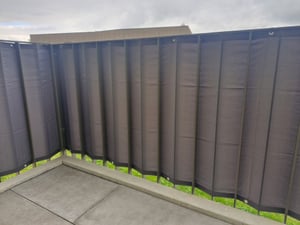 Sekey Balkon Sichtschutz PES Balkonabdeckung 100% Privatsphäre Dunkelgrau, 90x800 cm Kunden-Foto 1