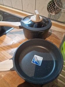 Just Perfecto JL-43: Schwarzes Kochgeschirr-Set, 3-teilig, bestehend aus einer 20 cm Pfanne und einem 18 cm Topf mit Deckel Kunden-Foto 1