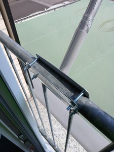 KOTARBAU® Fahnenhalter 1-Fach für eine Fahnenstange Montage an Balustrade 170 mm Pulverbeschichtet Grau Fahnenmasthalter Fahne Flagge Pulverbeschichtet Fahnenstange Kunden-Foto 3