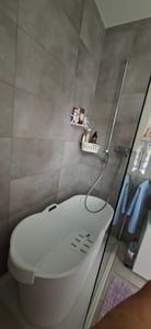 Schwänlein® Mobile Badewanne 99 x 52 x 65 cm, ideal für das kleine Badezimmer, stylisch und stimmungsvoll (Weiß) Kunden-Foto 2
