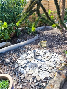 XMTECH 30 m kovové pozinkované ohraničenie záhonov ohraničenie záhonov okraj na kosenie palisáda 30 kusov 100 x 18 cm (dĺžka x výška) okraj trávnika, mreža Fotografia od zákazníka č. 3