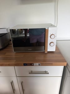 MEDION MD 14482 Mikrowelle mit Grill / 20L Garraum / 8 Automatikprogramme/Auftaufunktion / 800 Watt Mikrowellen- und 1000 Watt Grillleistung/Zeitschaltuhr/Grillrost Kunden-Foto 2