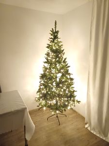JOIEYOU PVC Kunstkerstboom, 120 cm met verlichting, groene takken, sneeuw, dennenappels en metalen voet. Kunstmatige kerstboom, snel op te zetten klapsysteem voor kerstdecoratie Klantenfoto 1