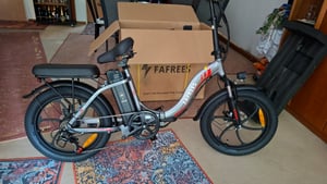 E-bike klapprad Rostfreie Aluminiumlegierung 36 V 18 Ah 648 Wh bis zu 100 -130 km Wasserdicht IPX5 20 zoll 7 Gang, Schwarz Kunden-Foto 1