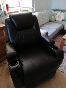 Fauteuil de relaxation de luxe avec fonction massage - Fauteuil confortable avec fonction chauffage et porte-boisson. Matériau : similicuir. Couleur : marron Photo du client 1