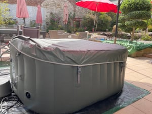 AREBOS Whirlpool aufblasbar | Ø208cm | 6 Personen | 130 Düsen | 1000L | Abdeckung Kunden-Foto 18