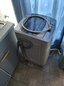 4,5 kg Waschmaschine Toplader mit Schleuder, Waschvollautomat mit 10 Programme & 8 Wasserniveaus, Miniwaschmaschine 310W/240W Kunden-Foto 4