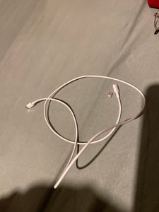Apple Ladekabel USB-C auf Lightning 1m für iPhone 14 13 12 11 X Pro Max iPad Airpods Kunden-Foto 1