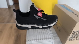 Rieker Damen Slipper schwarz, Damen:39 EU Kunden-Foto 1