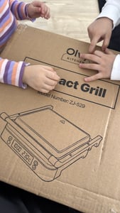 Olvy Kontaktgrill XXL 2000W – Sandwichmaker für 4 Sandwiches, Paninimaker mit 7 Programmen, Tischgrill mit Display, PFAS-frei, bis 230° einstellbar Kunden-Foto 1