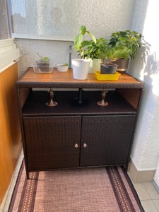 COSTWAY Mobile da giardino a 2 ante in rattan, mobile buffet con piano di lavoro in legno d'acacia e scomparto aperto, mobile contenitore 90x53x86cm marrone Foto del cliente 1