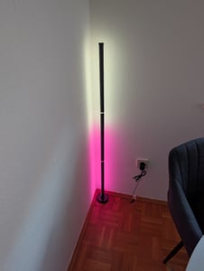 LED Stehlampe Wohnzimmer, WiFi Stehlampe Dimmbar, RGB Standleuchte mit Fernbedienung und APP, Lampe LED Ecklampe mit 30 Millionen Farben, Musik Sync Kunden-Foto 1