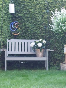 williamspace Allwetter-Gartenbank mit integrierten Getränkehaltern aus High-Impact-Polystyrol, wetterfest und pflegeleicht, hellgrau Kunden-Foto 1