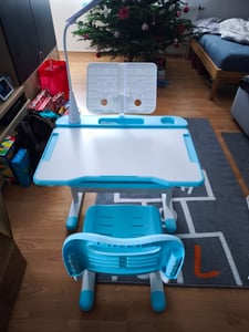 VEVOR Schreibtischset Kinderschreibtischstuhl Höhenverstellbar (53-71 cm) Tragkraft (100 kg) 0-40° Neigung Tischplatte Geeignet für Schlafzimmer Blau Kunden-Foto 1