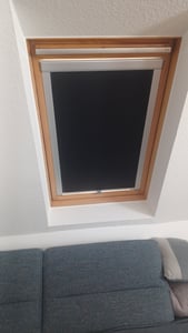 Riossad Dachfenster-Rollo F06 fuer Velux Skylight, Classic Grau Thermo-Rollo, Verdunkelungs Rollo, Blickdicht Stoff, 49.3*94cm Kunden-Foto 1