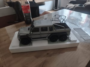 Mercedes G 63 AMG 6x6 2013 silber Modellauto 1:18 Autoart Kunden-Foto 1