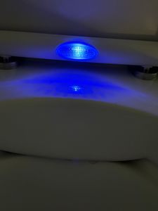BERNSTEIN Duroplast WC-Sitz U1002 mit Soft-Close & LED-Nachtlicht – Akustiksensor, Blaue Beleuchtung Kunden-Foto 2