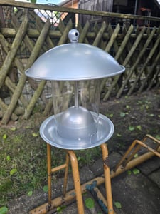 Relaxdays Vogelfutterspender, Futterhäuschen für Vögel, Aufhängen o. Stecken, Garten & Balkon, mit Stab H: 172cm, silber Kunden-Foto 1