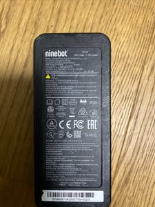 vhbw Ladegerät kompatibel mit Segway Ninebot G30, G30LD, F40, F30D, F25E, F25, F40E, F40D Hoverboard, Scooter - 14,9 cm Kunden-Foto 1