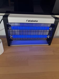 FATABETA Insektenvernichter Elektrisch Stark, 3500V Elektrischer Insektenfalle Mückenlampe mit UV Licht Keine Giftigen Chemikalien Effektive Reichwe Kunden-Foto 1
