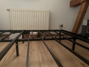 VASAGLE Bettgestell 140 x 200 cm mit LED-Beleuchtung, USB-C-Anschluss, Steckdosenleiste, Schlafzimmer, trägt bis 500 kg, schwarz Kunden-Foto 2