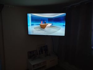 Uchwyt ścienny FCH TV, uchwyt obrotowo-uchylny do telewizorów o przekątnej ekranu od 26 do 55 cali, maksymalny rozmiar VESA 400 x 400 mm Zdjęcie produktu od klienta nr 8