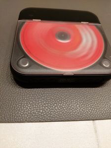 ZELURXX Tragbarer Bluetooth CD-Player mit USB-C Schnellladung – Ultraflach & Kompakt – Unterstützt MP3/WMA – Perfekt für unterwegs & Zuhause – Weiß Kunden-Foto 5