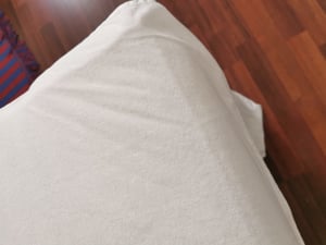 Komfortec wasserdichter Matratzenschoner, 90x200 cm, Matratzenauflage, Atmungsaktive Matratzenauflage, ohne Knistern Matratzenschutz, Inkontinenzunterlage, Weiß Kunden-Foto 1