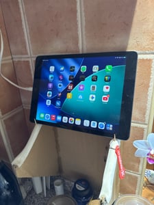 Apple iPad , 25,9 cm (10.2"), 2160 x 1620 Pixel, 32 GB, iPadOS, 490 g, Grau Kunden-Foto 1